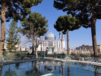 Shrine of the four masters of Sufi Order Nimatullahi in Gonabad, Iran (photo by Eppagh121)